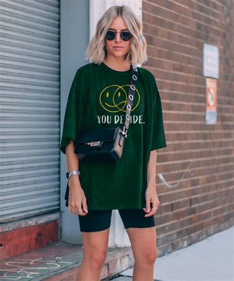 how to wear oversized tee